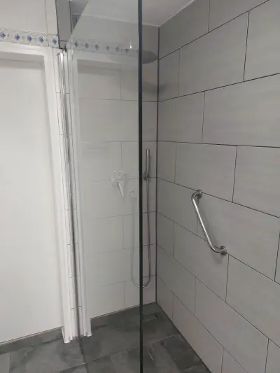 Dusche im Bad